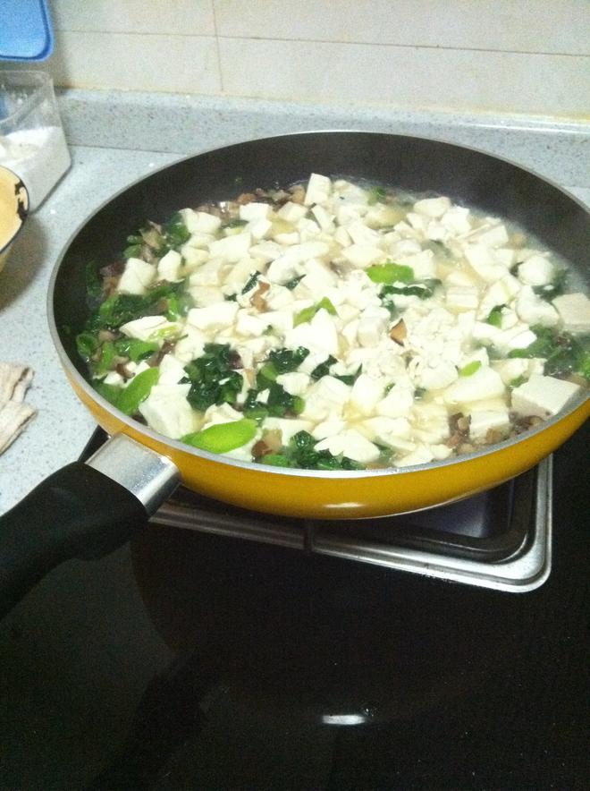 香菇莴笋豆腐煲的做法