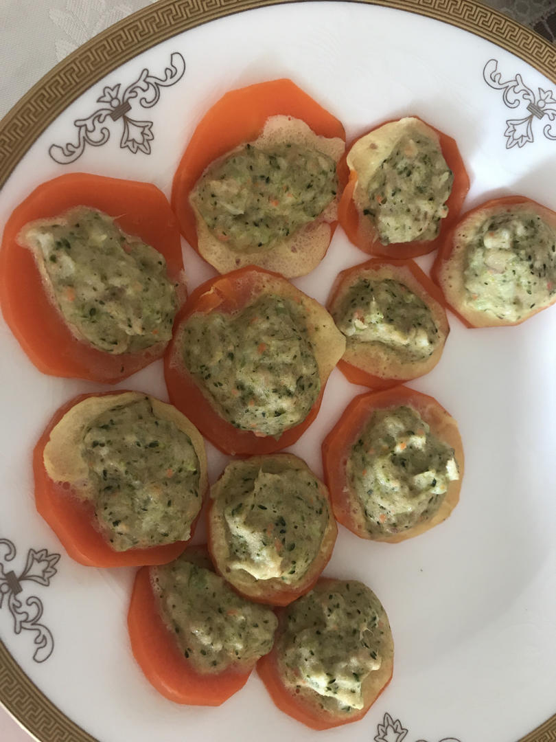 宝宝辅食：胡萝卜香菇鸡腿肉丸