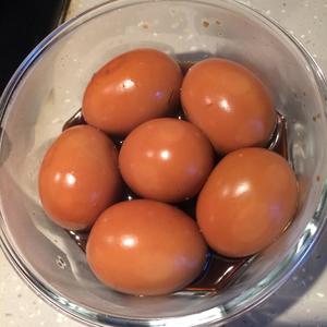 卤蛋：若晴拿手菜之超弹超Q的蛋蛋的做法 步骤3