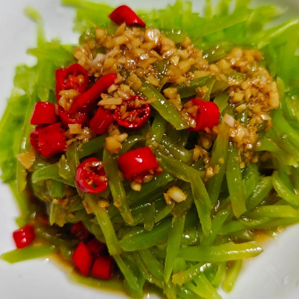 10分钟搞定的快手凉拌菜，清脆爽口的凉拌莴笋丝