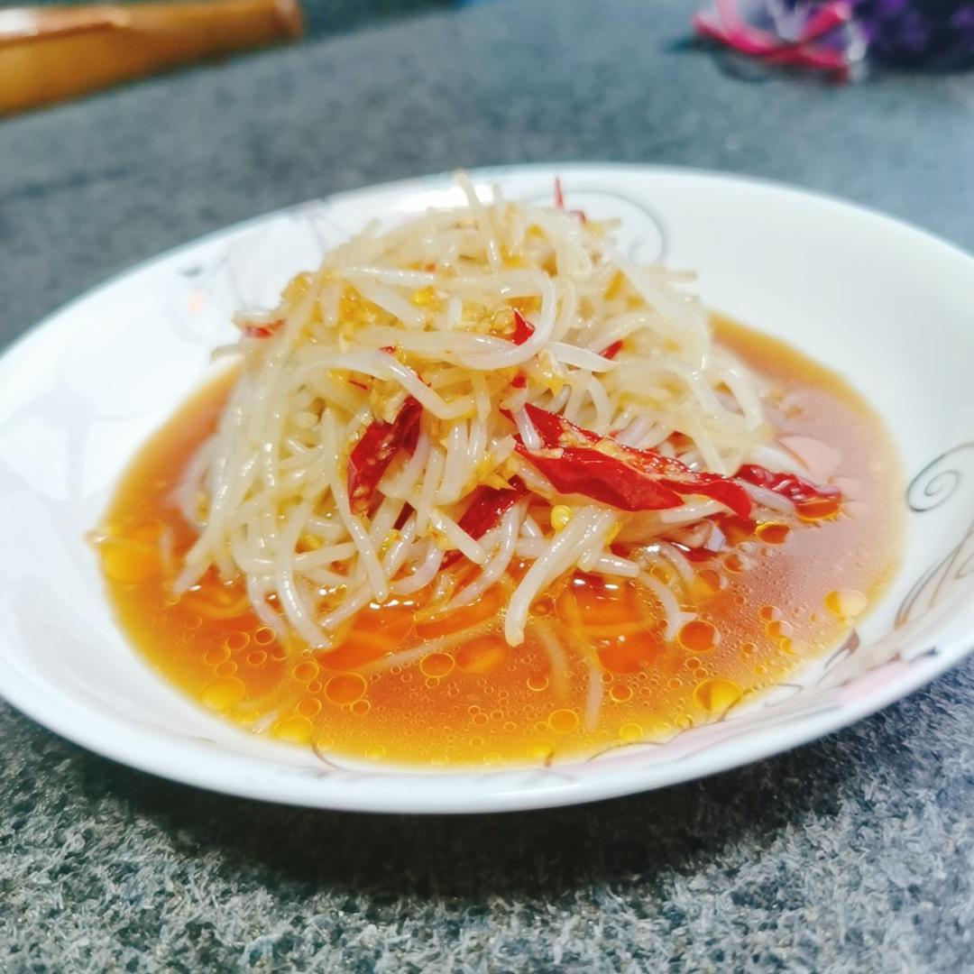 厨师长教你：“凉拌豆芽”的费时做法，口感爽脆味道很赞，收藏