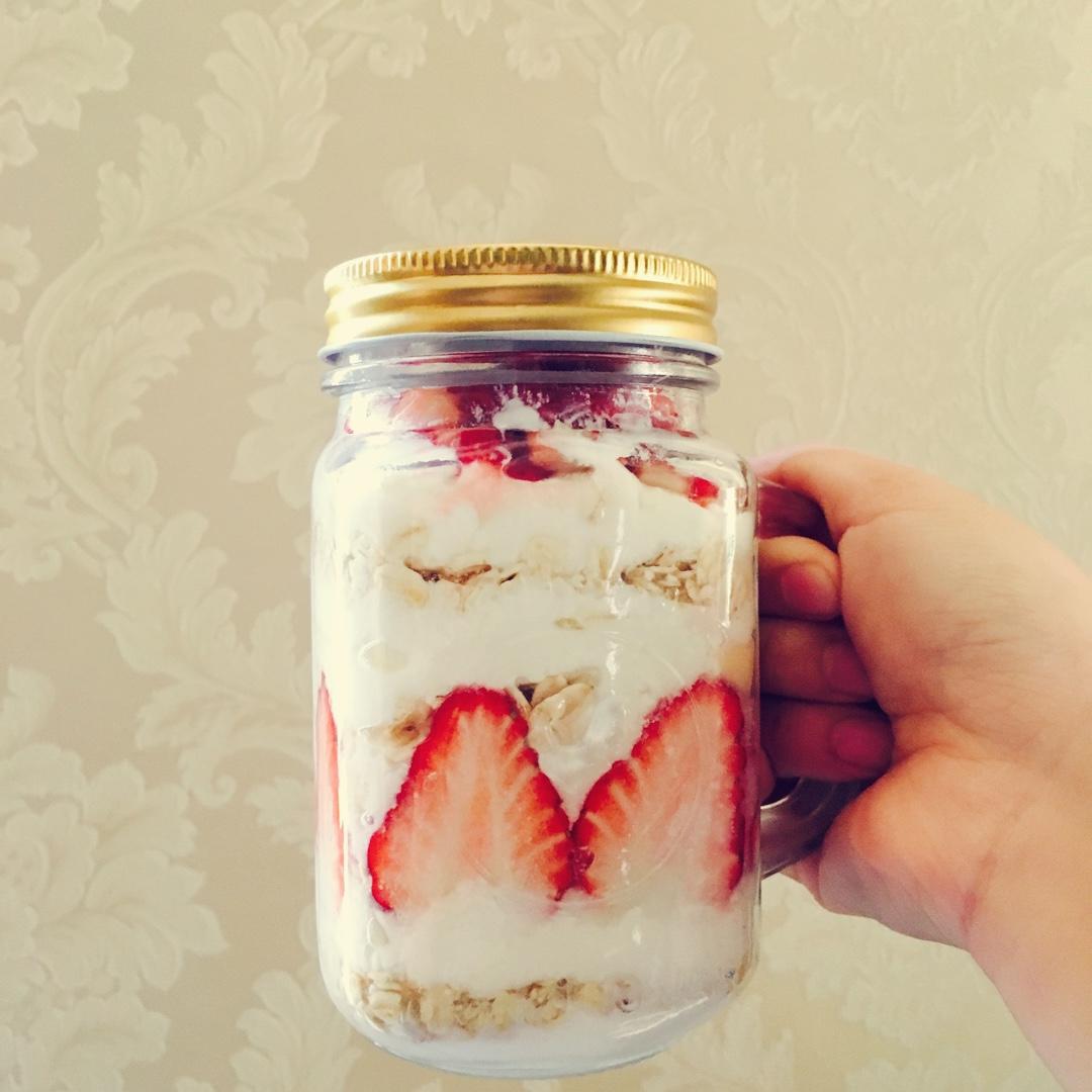 水果燕麦酸奶杯