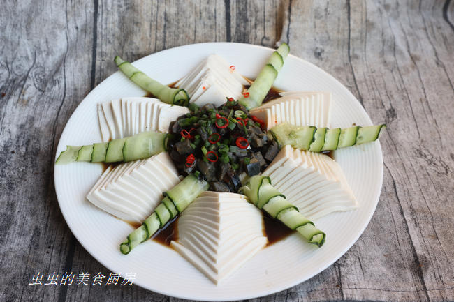 开胃小菜：皮蛋拌豆腐