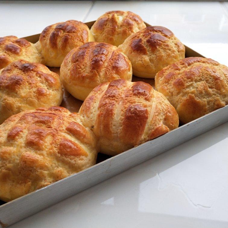 爱文芒果柠香菠萝包