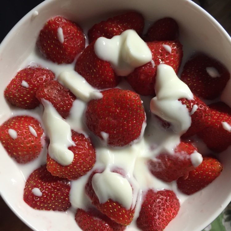 李小猫aurore做的大果粒草莓酸奶