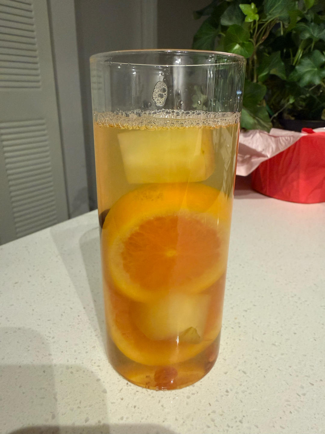 跟着网友学的苹果热橙茶，这也太好喝了吧，快收藏去做，喝完太舒服了！