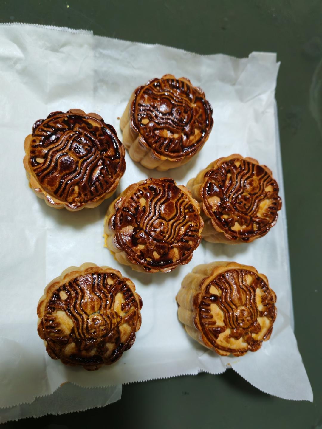 广式月饼—蛋黄莲蓉月饼