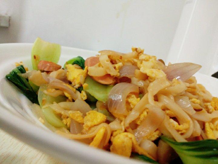 香肠鸡蛋炒面