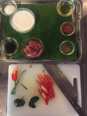 红咖喱牛肉（Paneang Nua）的做法 步骤1