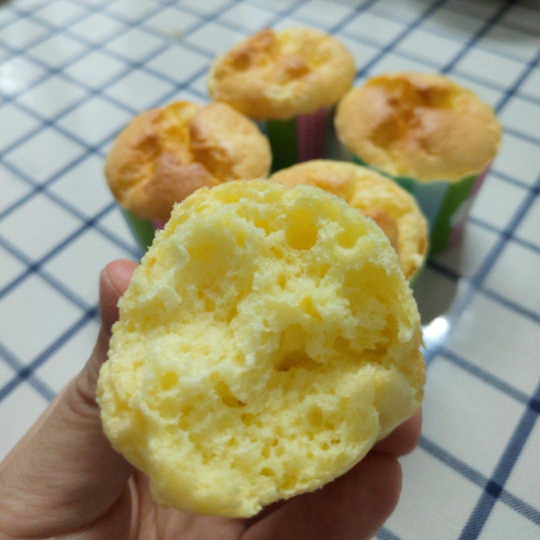 软绵绵戚风纸杯蛋糕