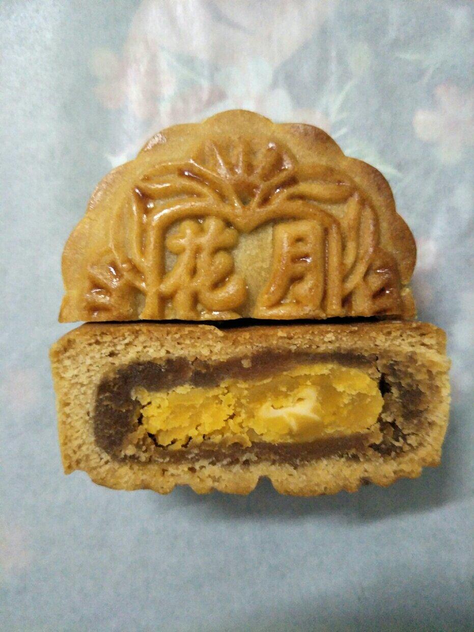 广式月饼—蛋黄莲蓉月饼
