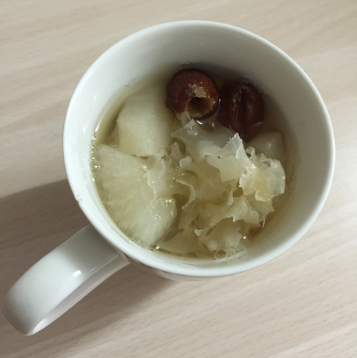 冰糖银耳雪梨汤