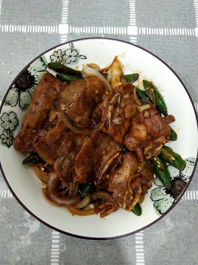 黑椒牛仔骨