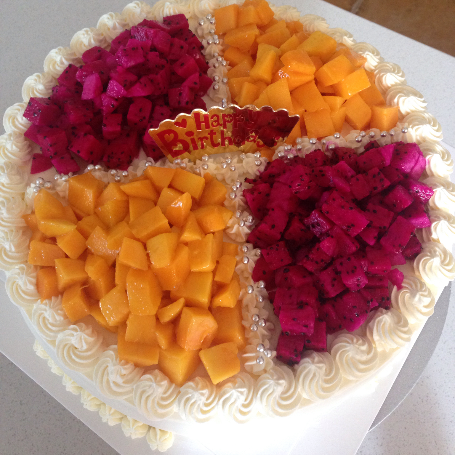 爱上童趣烘焙屋做的鲜奶双拼水果蛋糕