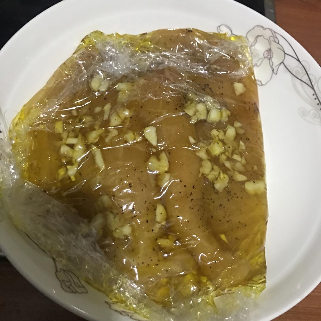 酷炫屌炸天好吃的煎鸡胸肉（香蒜蜂蜜煎鸡胸肉）