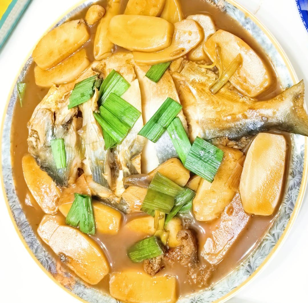 鲳鱼烧年糕7步做法