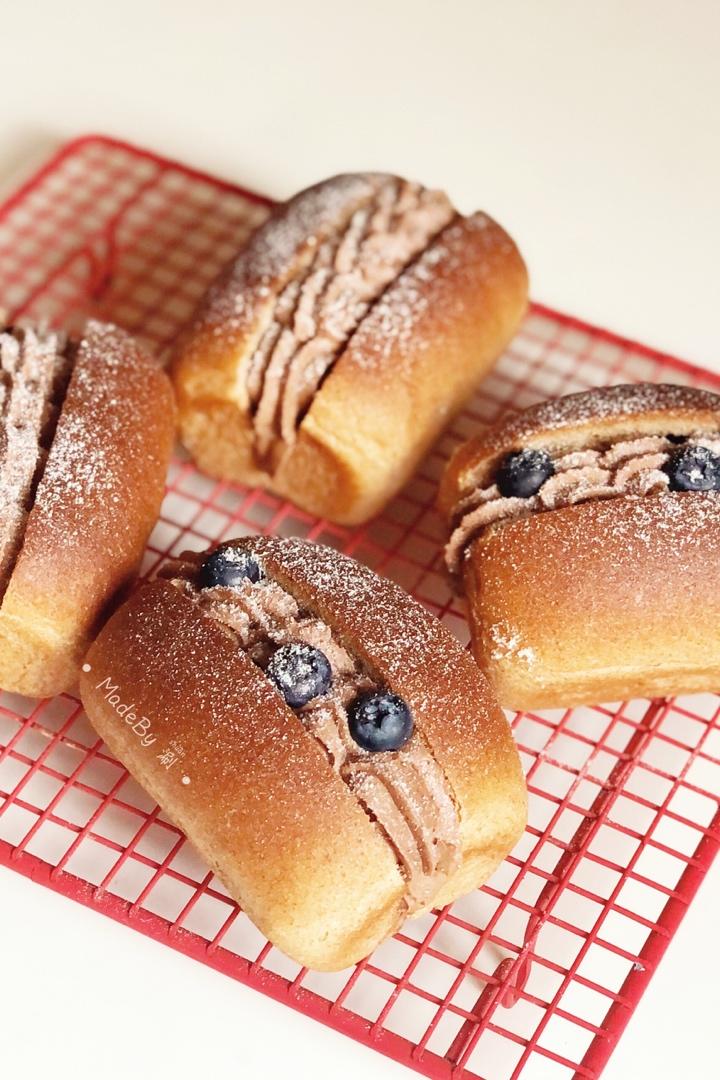 奶油草莓热狗面包