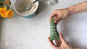 一分钟学会包粽子2（视频龙舟粽）的做法 步骤8