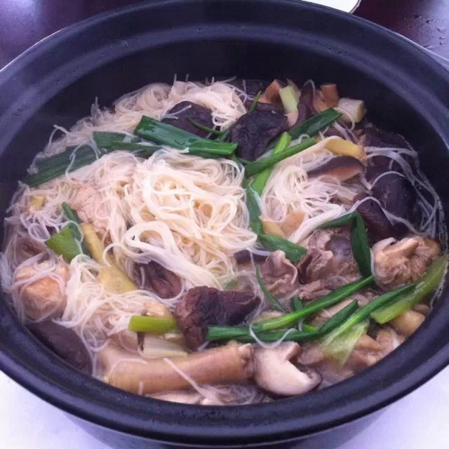 香菇粉丝鸡煲