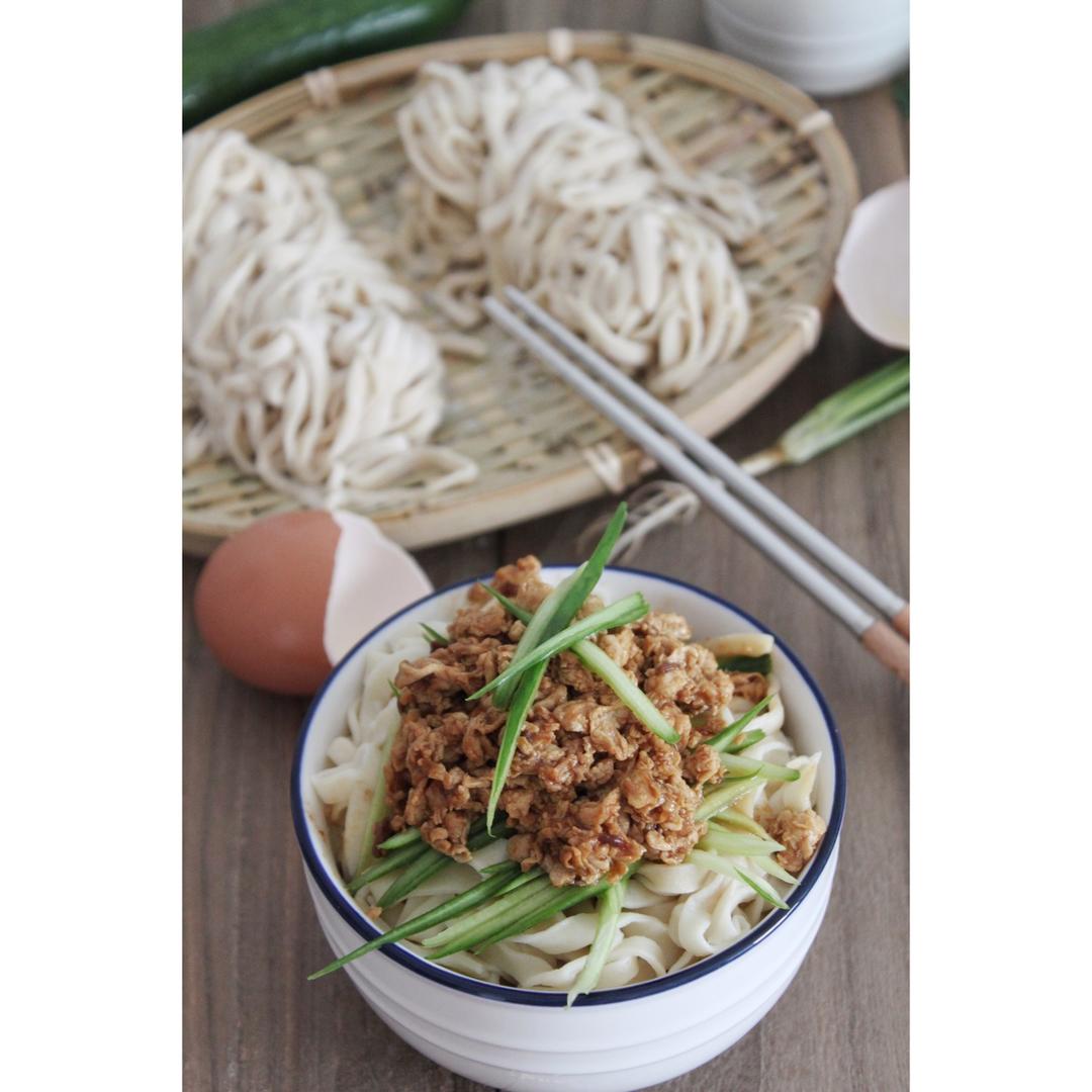 手擀面配鸡蛋酱Hand Make Noodles With Egg Sauce
