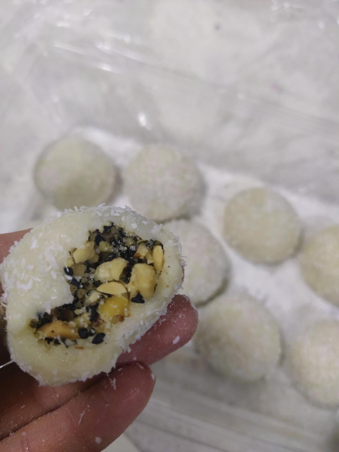 妈妈的最爱--花生芝麻糯米糍凉糕（附带烤花生做法）