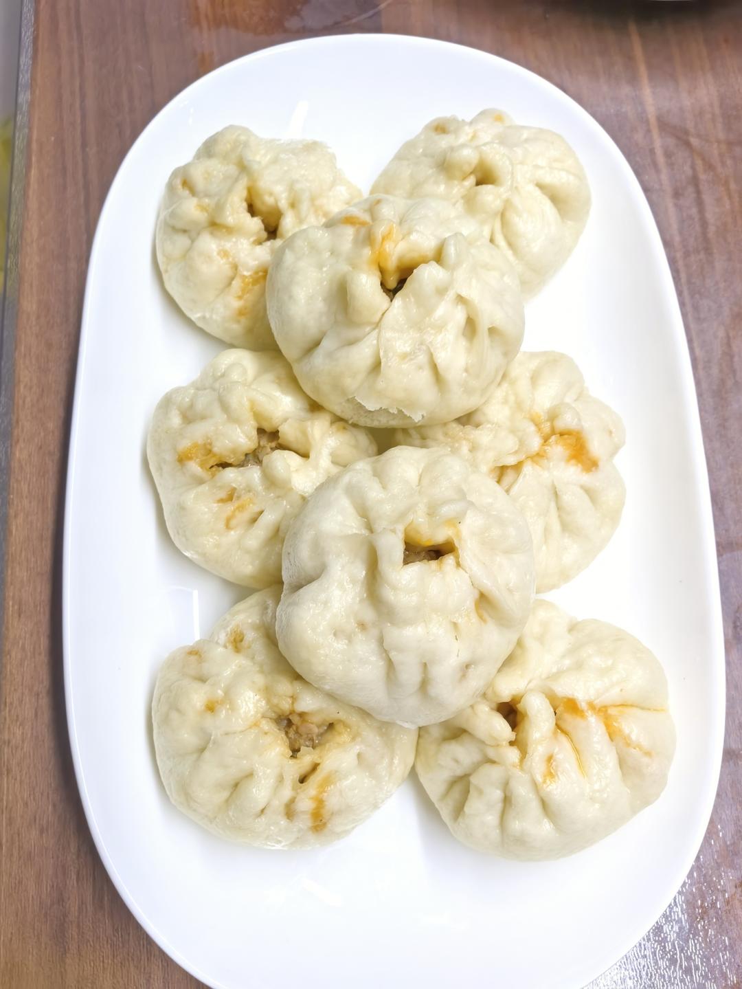 流汁红油肉包