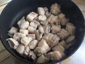 不用炒糖色的红烧肉和炖肉烩菜的做法 步骤3