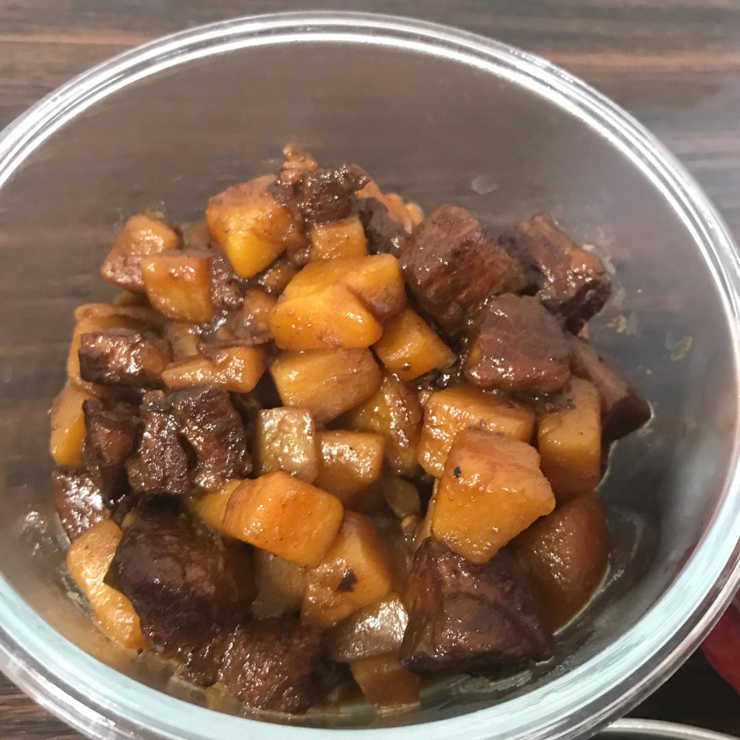 吃着碗里望着锅里的红烧肉