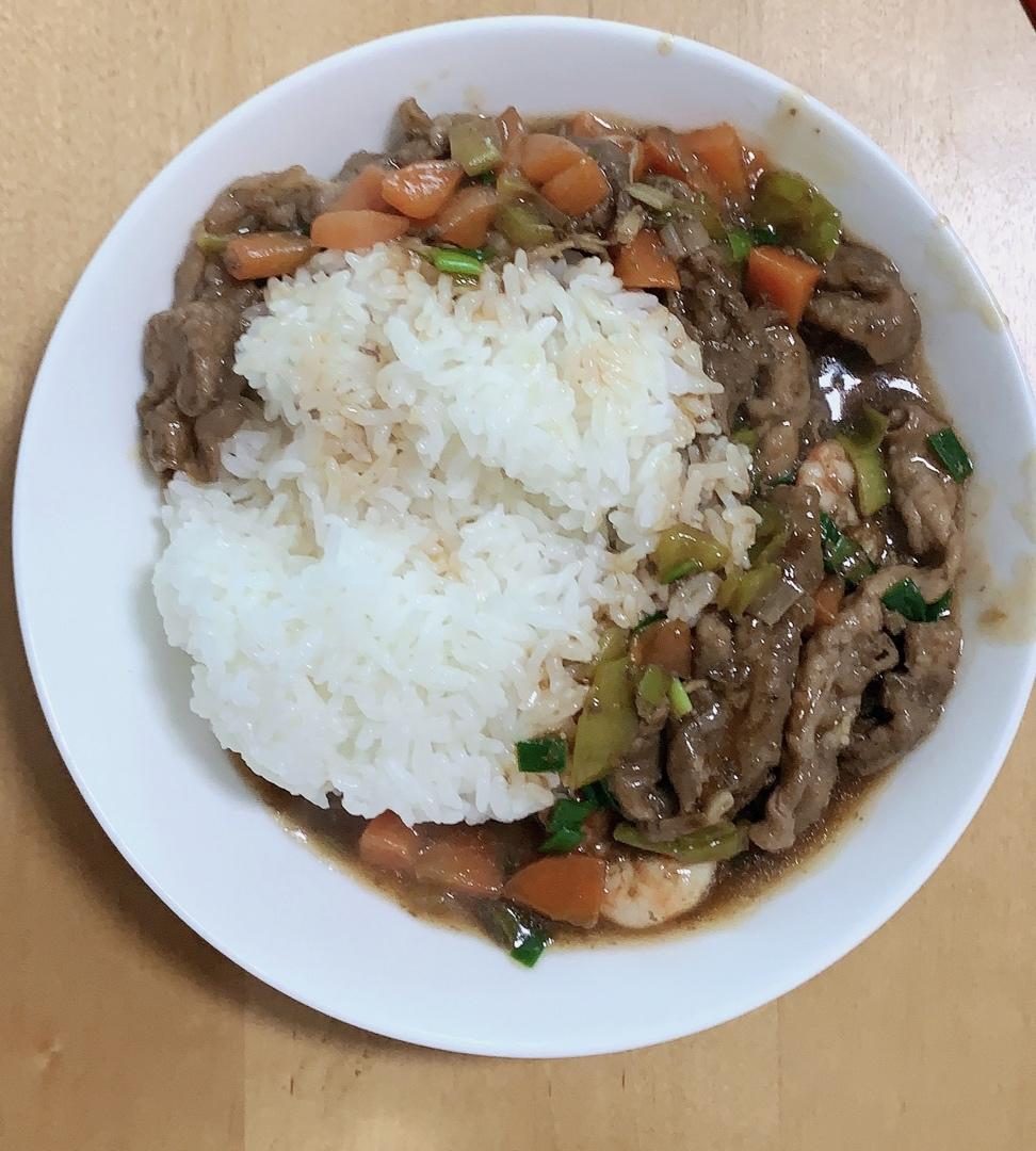 肥牛金针菇盖饭