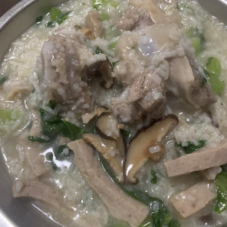 潮汕家常版筒骨春菜粥