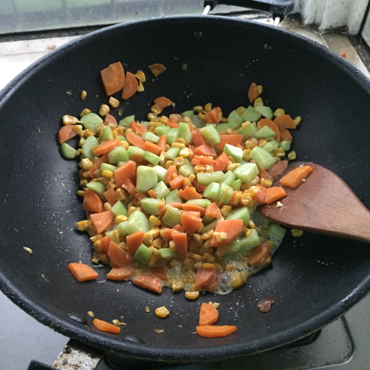 胡萝卜玉米炒黄瓜