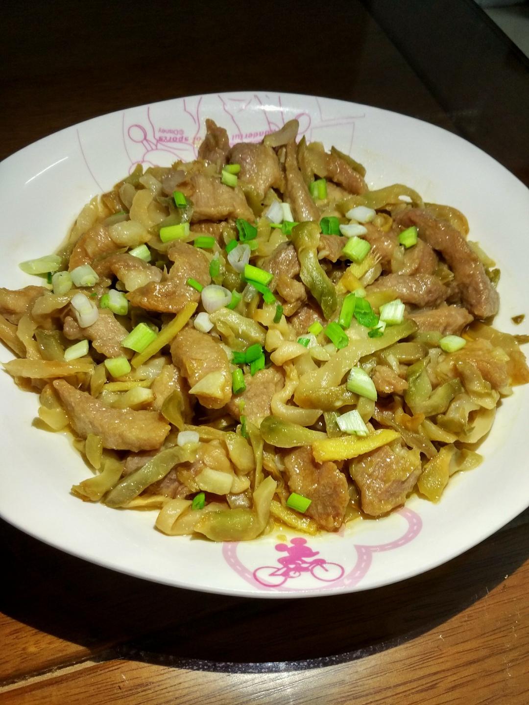 隔壁8姨做的榨菜蒸猪肉