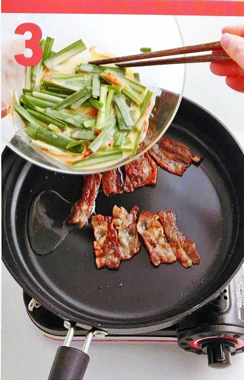 #10分钟上菜#韩式韭菜五花肉煎饼的做法 步骤3