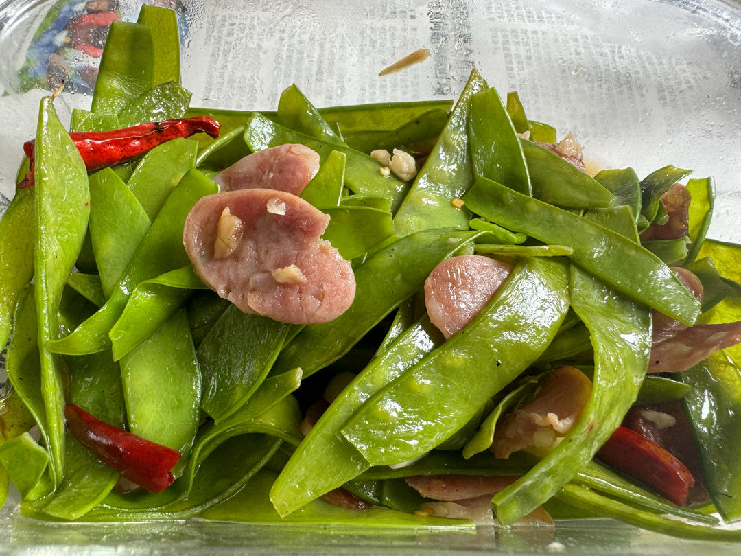 无比简单的荷兰豆炒腊肠，营养又好吃～！
