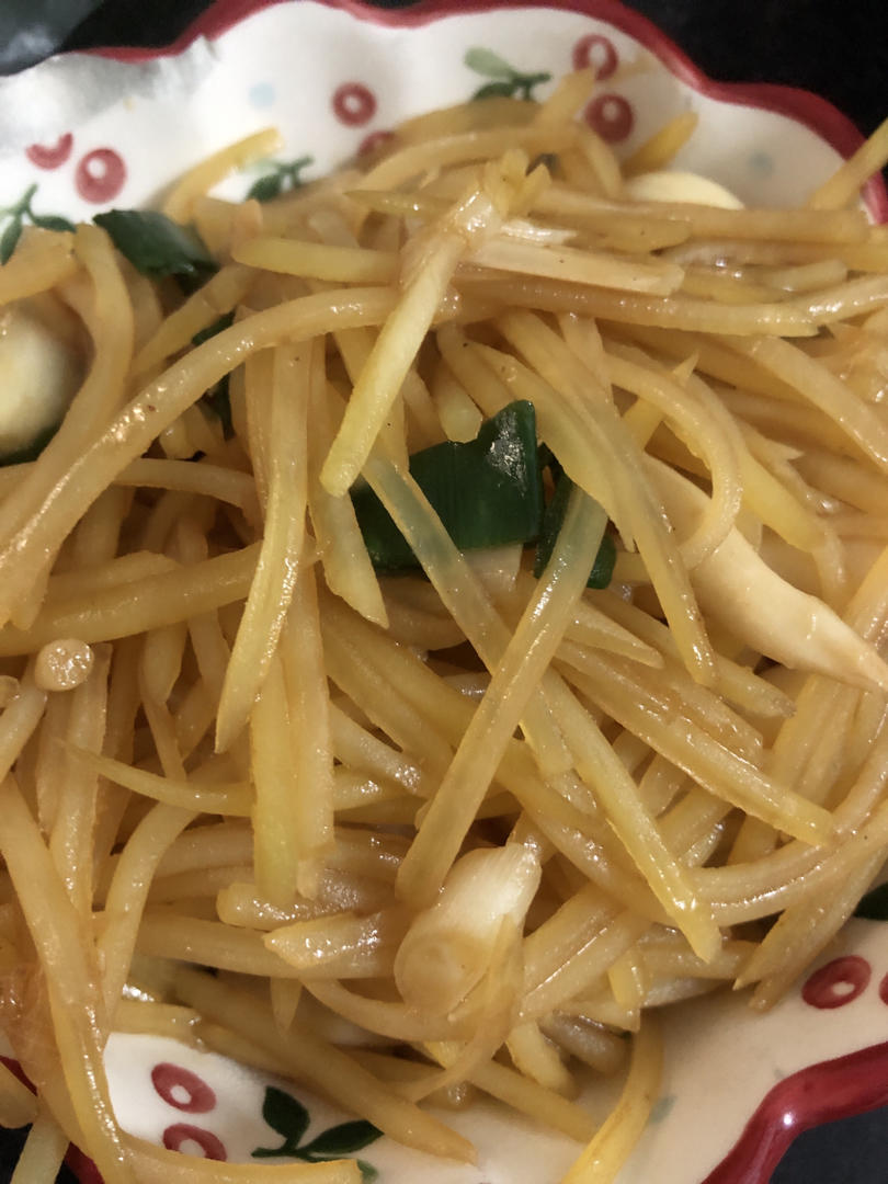 土豆片炒白玉菇
