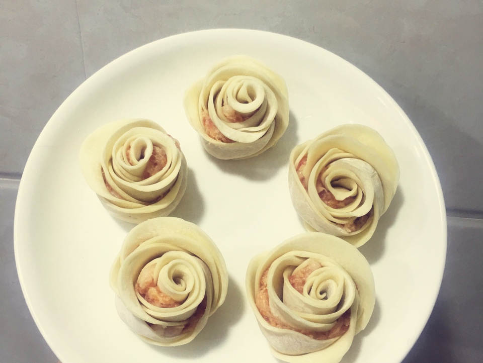 饺子玫瑰花的做法 步骤2