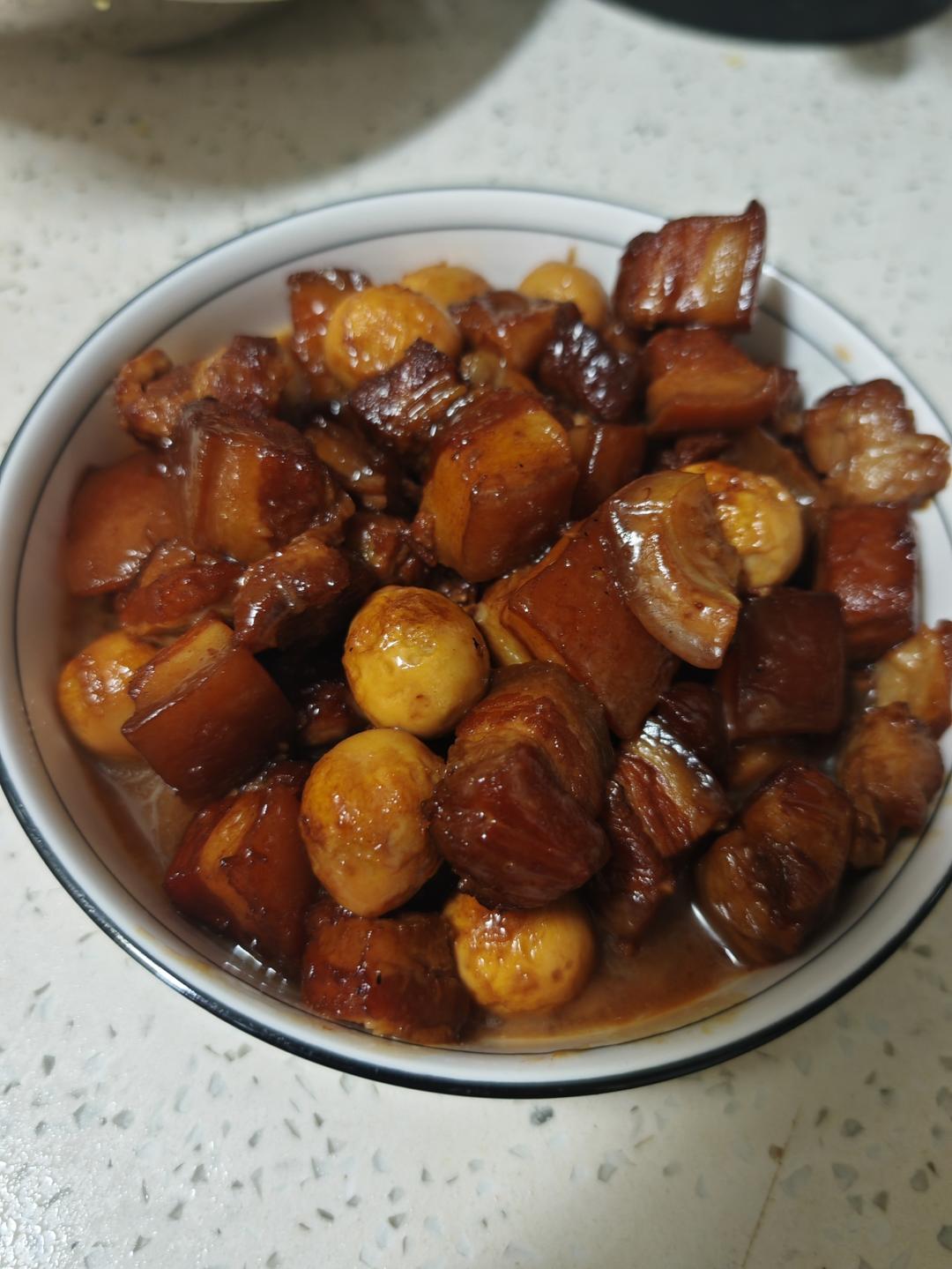 红烧肉炖鹌鹑蛋