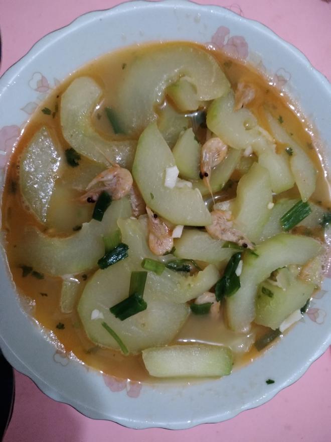 黄瓜（吊瓜）虾皮汤面的做法
