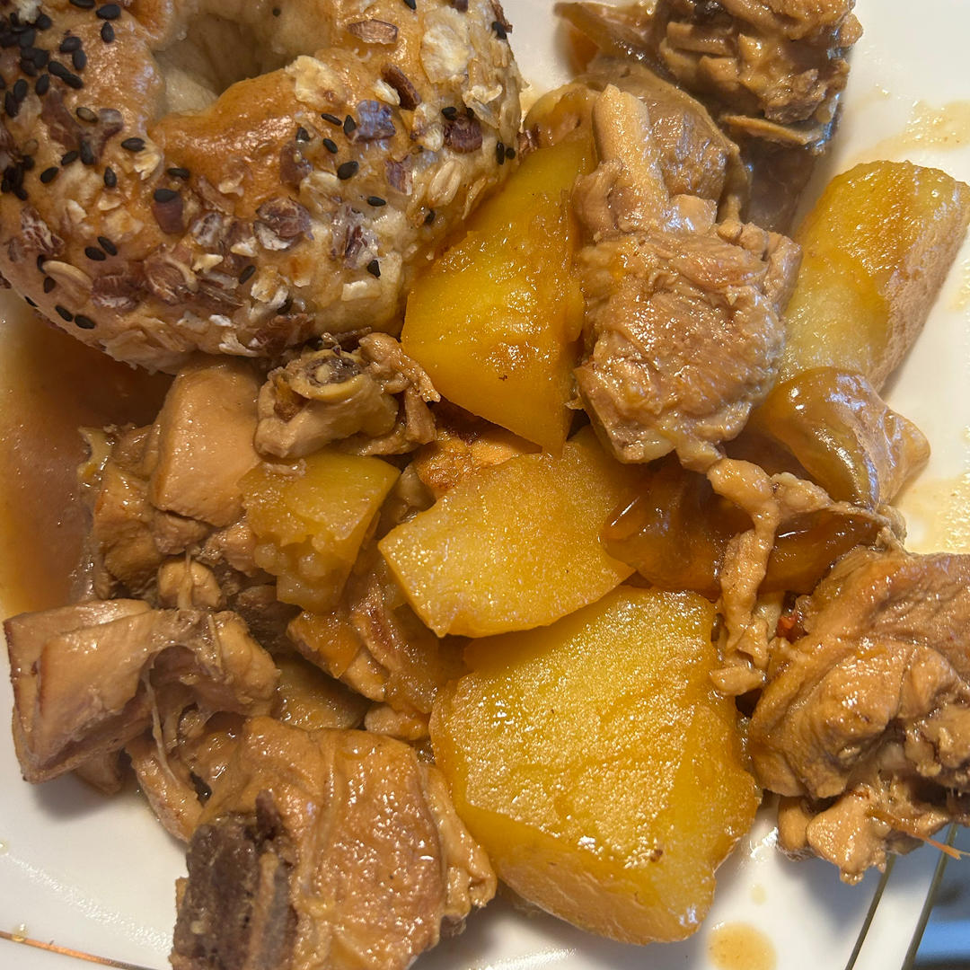 鸡腿炖土豆 上桌秒空盘 汤都喝干了！