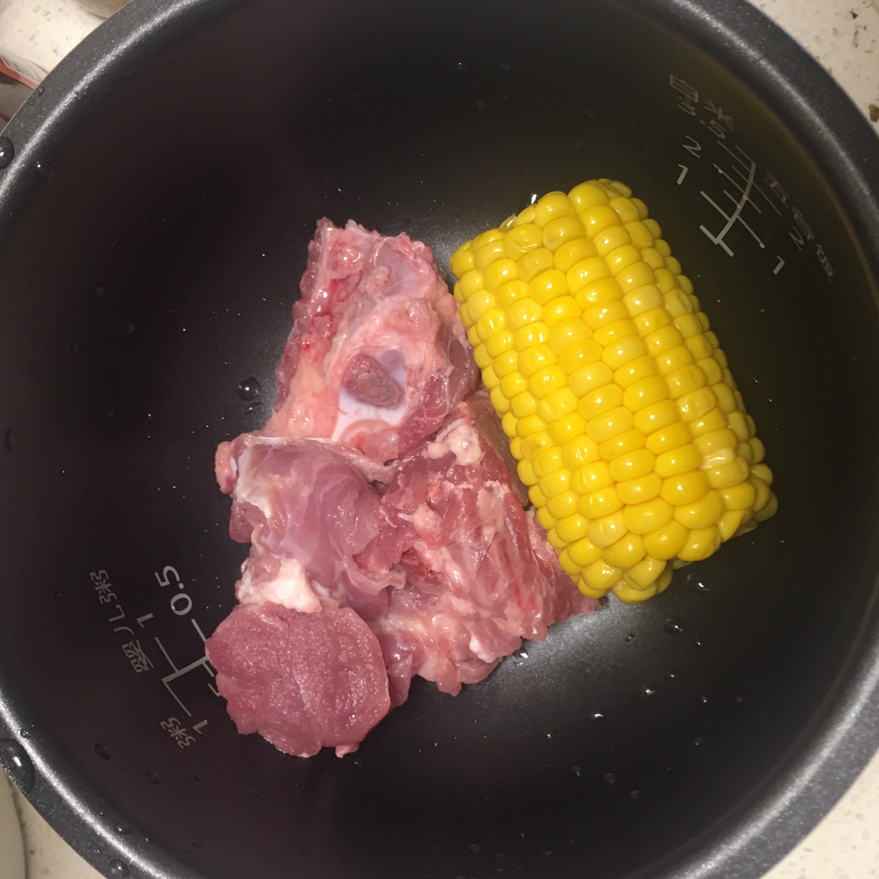 玉米猪骨汤的做法 步骤3