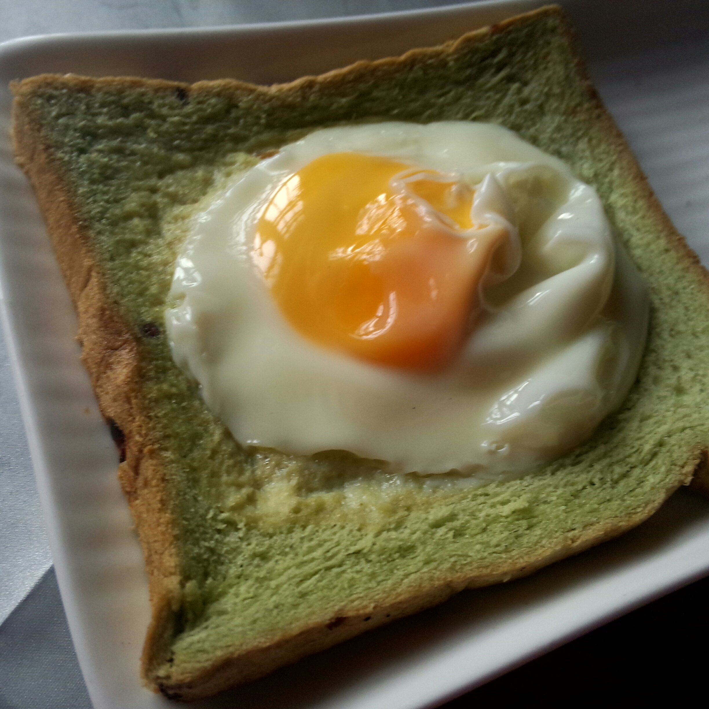 韩泡泡不潮不花钱做的快手早餐 -- 吐司太阳蛋