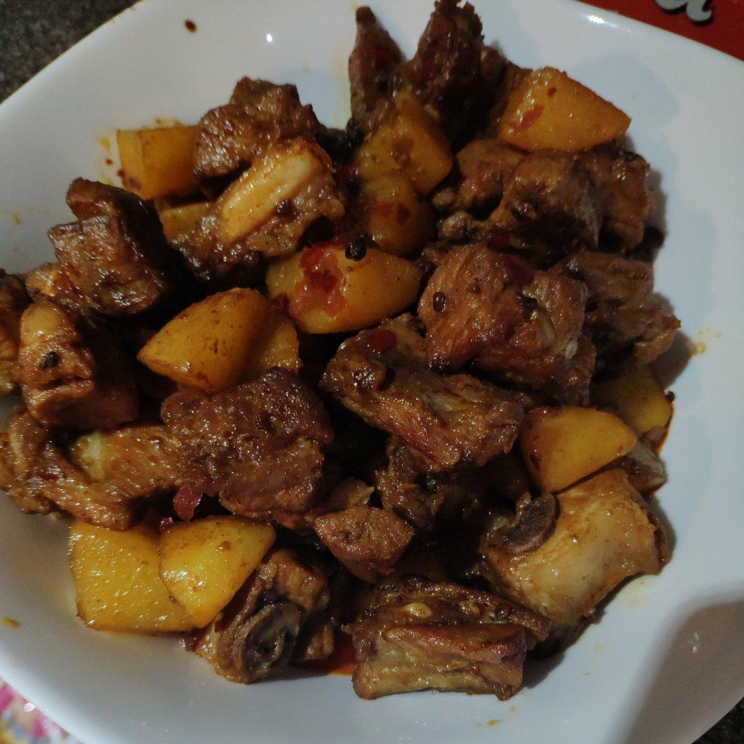 川味土豆烧排骨