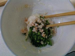 【快手辅食】蔬菜虾肉粒粒面（10m+）的做法 步骤6