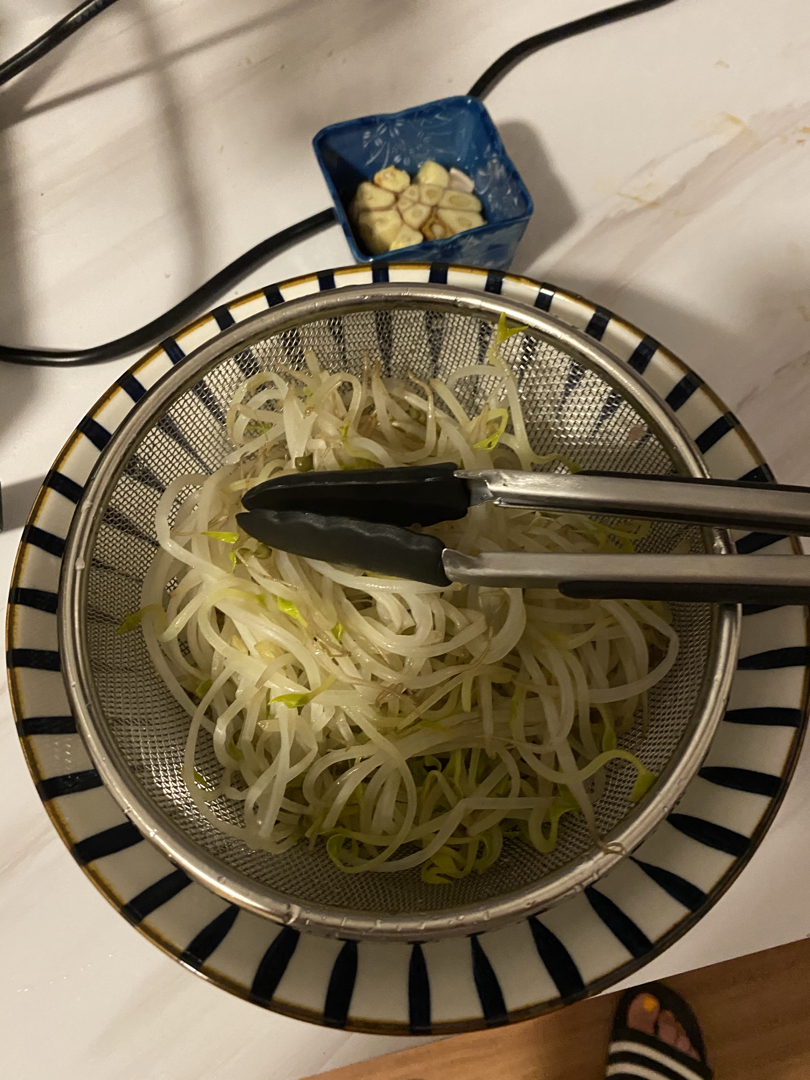 5分钟自制低卡减脂餐-韩式辣拌黄豆芽