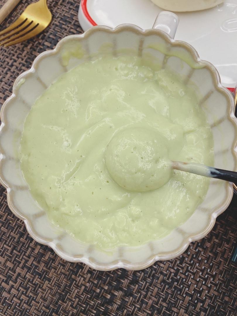 小美牛油果香蕉奶昔