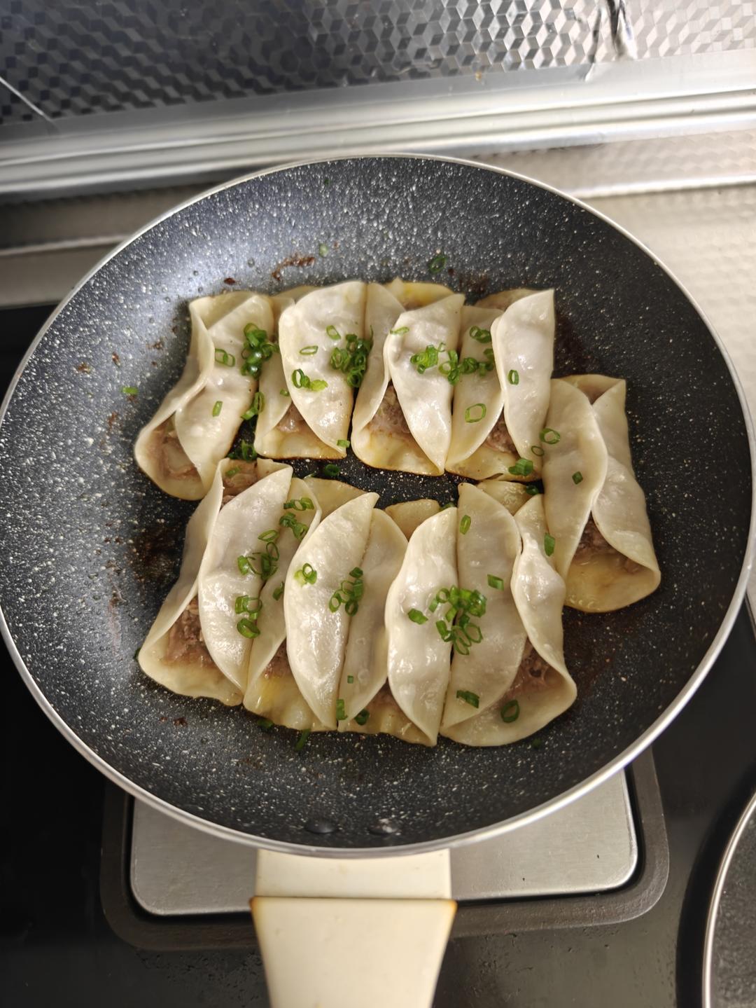 详解最好吃的外焦里嫩牛肉锅贴