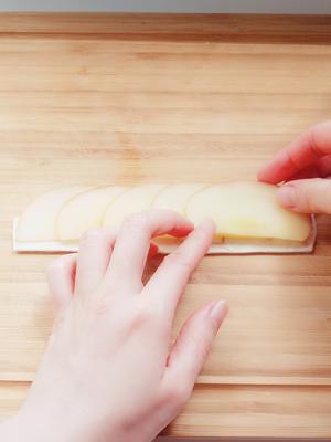 用手抓饼就能做出高颜值的苹果玫瑰酥的做法 步骤6