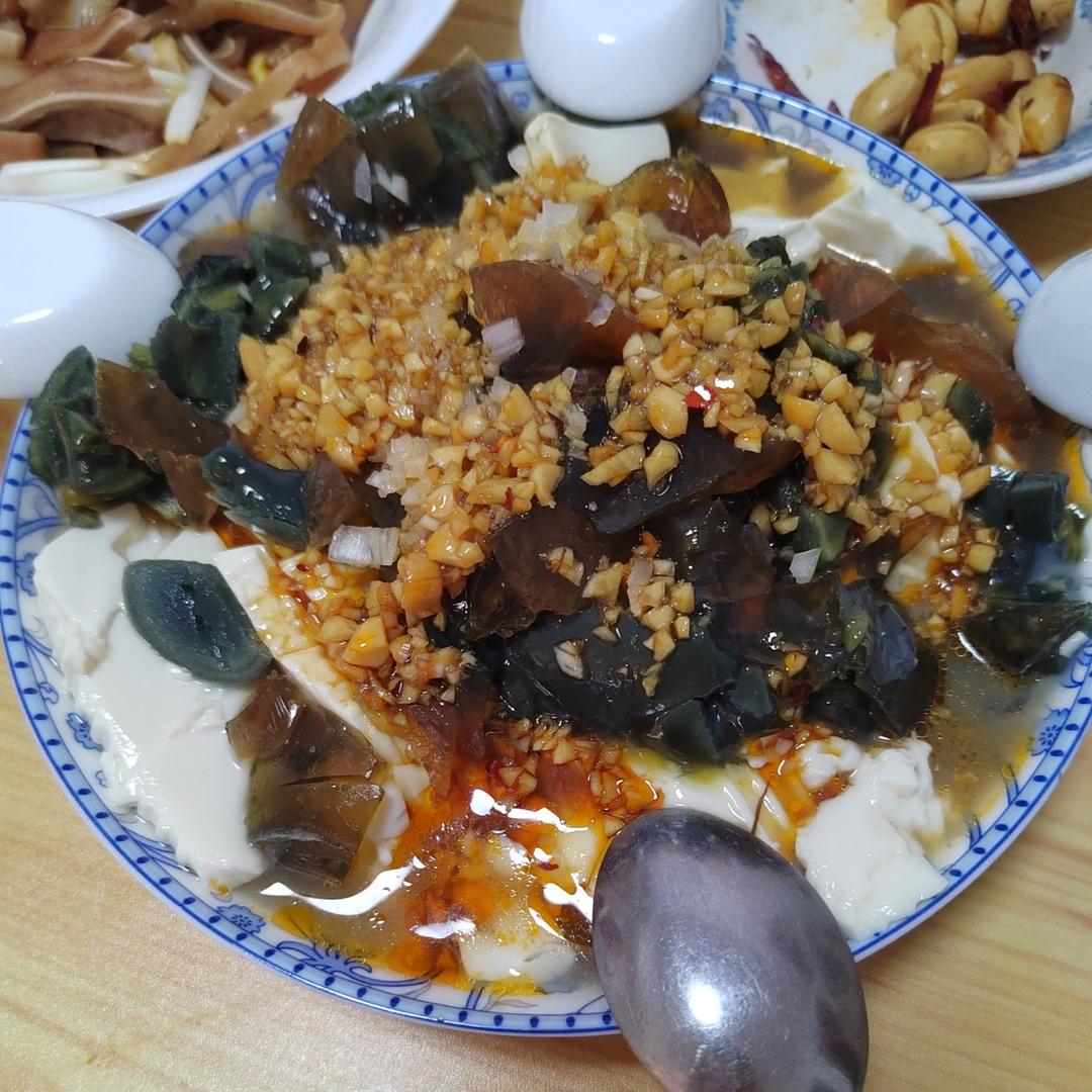 皮蛋拌豆腐