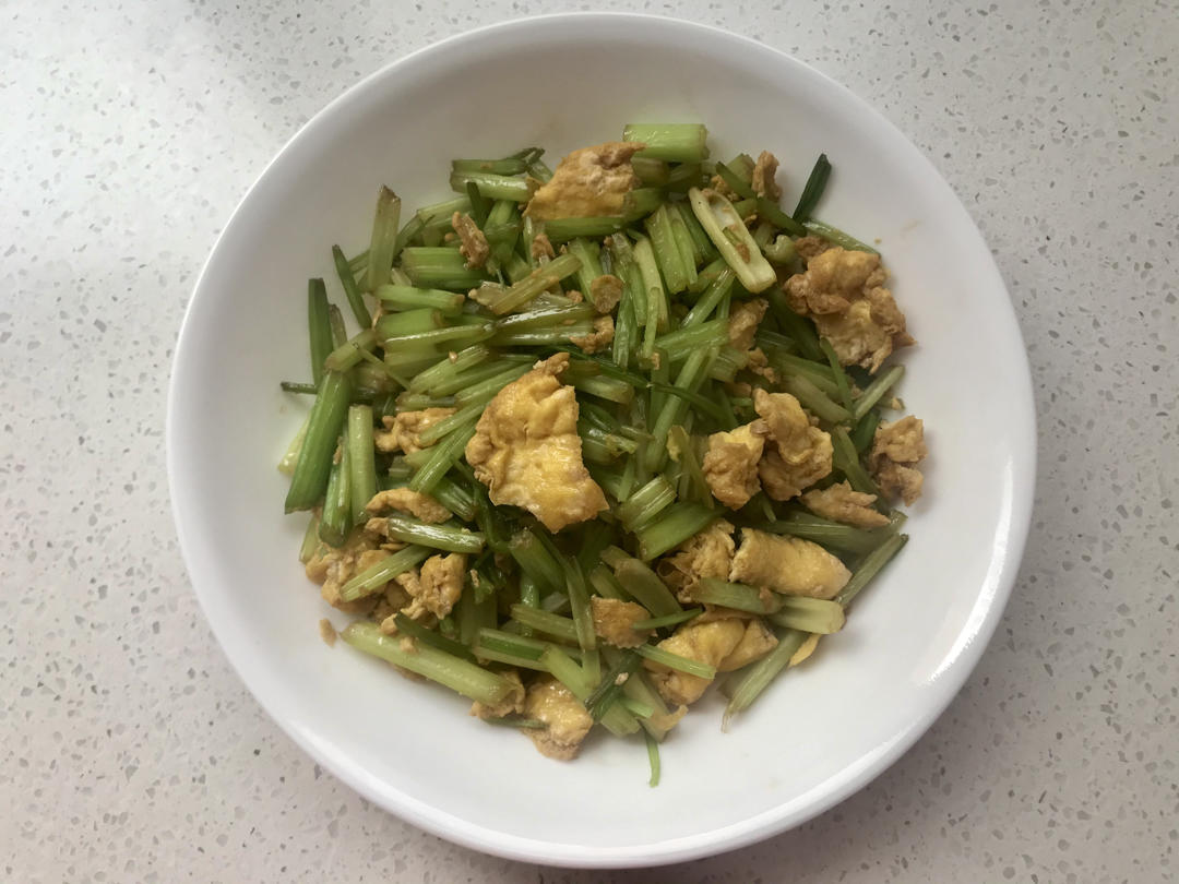 芹菜炒鸡蛋