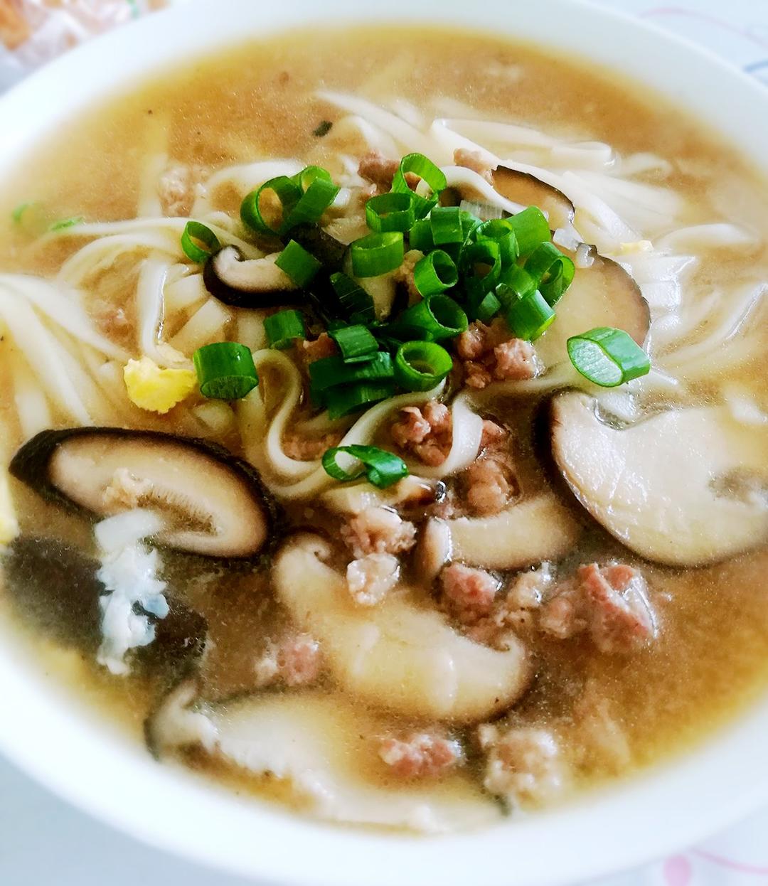 伟v良做的香菇鸡丝面